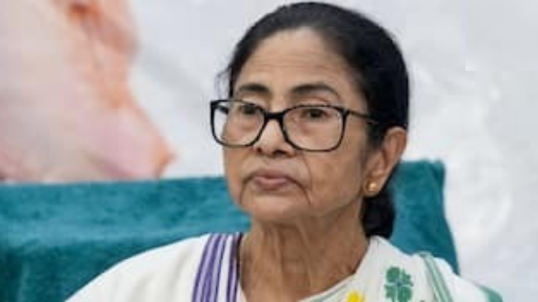 दिल्ली पहुंचते ही ममता बनर्जी के तीखे तेवर, बोलीं- हमारा सीधा टारगेट चुनाव आयोग